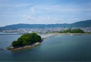 竹島越しの蒲郡